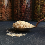 Kooritud maheseesami seemned